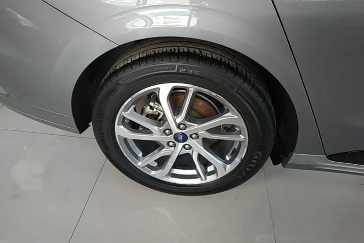 Used Ford Mondeo 2022 EcoBoost 245 Luxury Model Right Rear Wheel Hub