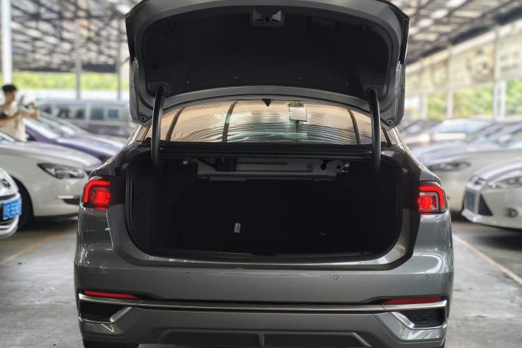 Used Ford Mondeo 2022 EcoBoost 245 Ultimate Model Trunk