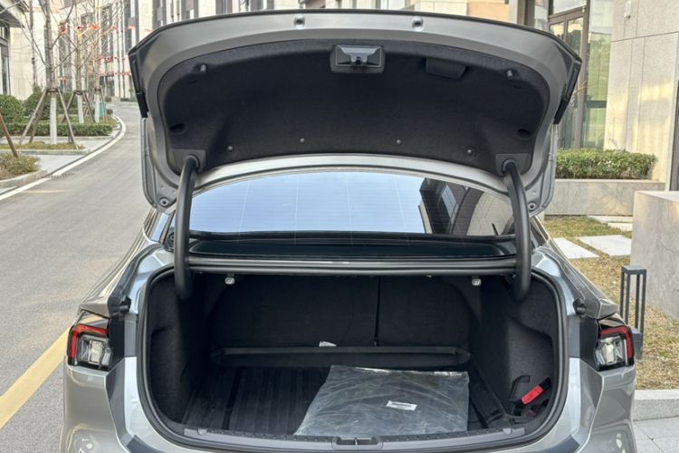 Used Ford Mondeo 2022 EcoBoost 245 Ultimate Model Trunk