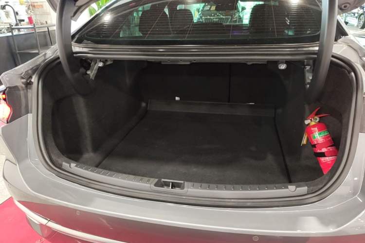 Used Ford Mondeo 2022 EcoBoost 245 Ultimate Model Trunk