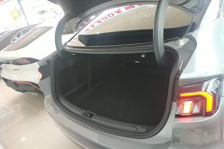 Used Ford Mondeo 2022 Restyled EcoBoost 245 Luxury Version Trunk