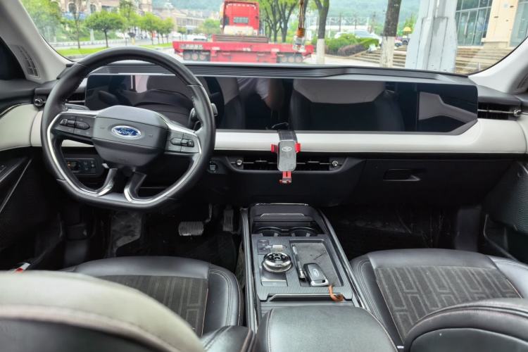 Used Ford Mondeo 2022 EcoBoost 245 Luxury Model Center Console