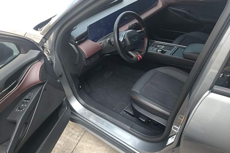 Used Ford Mondeo 2022 Facelifted EcoBoost 245 Ultimate Edition Driver Seat