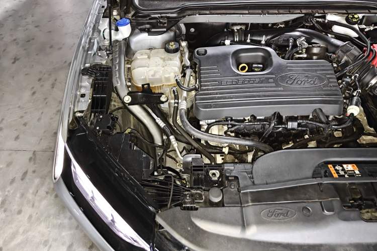 Used Ford Mondeo 2022 EcoBoost 245 ST-Line Engine Bay Right