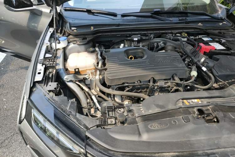 Used Ford Mondeo 2022 EcoBoost 245 Luxury Model Engine Bay Right
