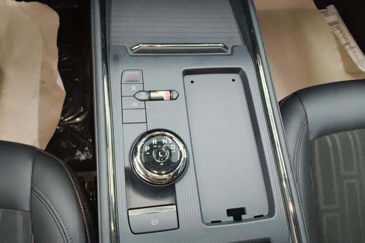 Used Ford Mondeo 2022 Restyled EcoBoost 245 Luxury Version Gear Lever