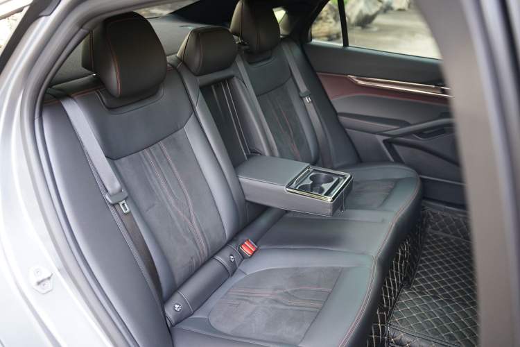 Used Ford Mondeo 2022 EcoBoost 245 Ultimate Model Interior 11