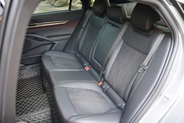 Used Ford Mondeo 2022 EcoBoost 245 Ultimate Model Interior 4