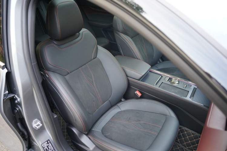 Used Ford Mondeo 2022 EcoBoost 245 Ultimate Model Interior 9