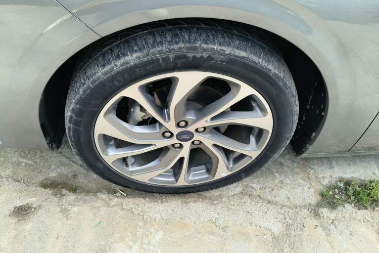 Used Ford Mondeo 2022 EcoBoost 245 Ultimate Model Left Front Wheel Hub