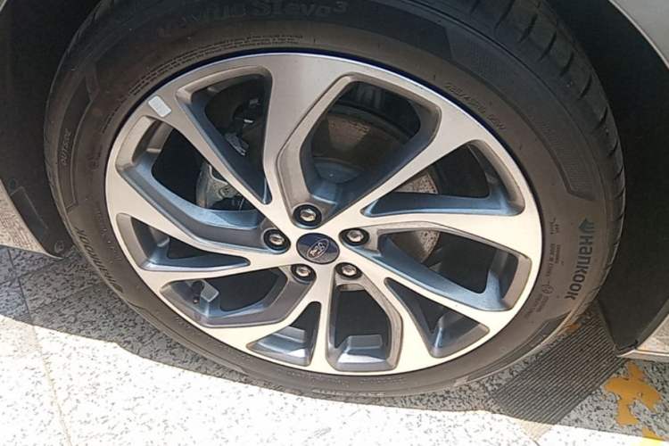 Used Ford Mondeo 2022 Facelifted EcoBoost 245 Ultimate Edition Left Front Wheel Hub