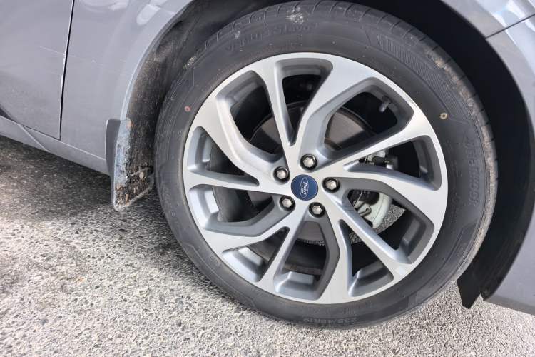 Used Ford Mondeo 2022 EcoBoost 245 Ultimate Model Right Front Wheel Hub