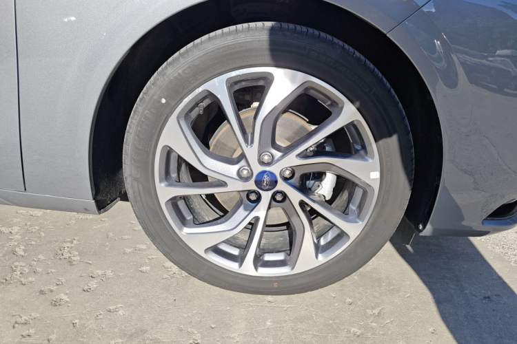 Used Ford Mondeo 2022 Facelifted EcoBoost 245 Ultimate Edition Right Front Wheel Hub