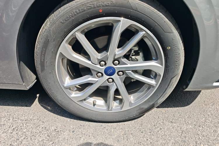 Used Ford Mondeo 2022 Restyled EcoBoost 245 Luxury Version Right Front Wheel Hub