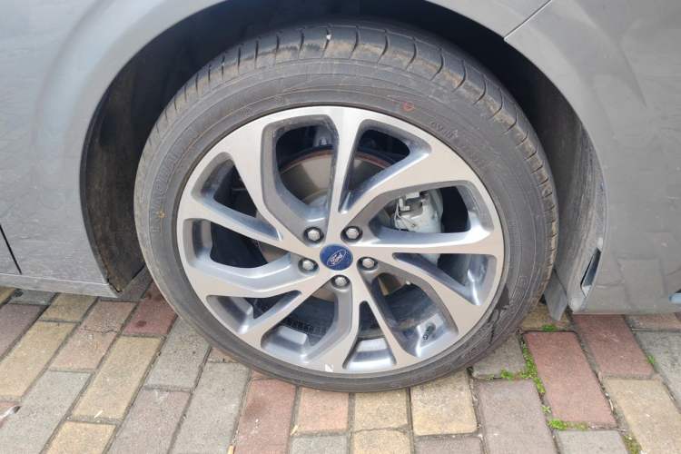 Used Ford Mondeo 2022 Facelifted EcoBoost 245 Ultimate Edition Right Front Wheel Hub