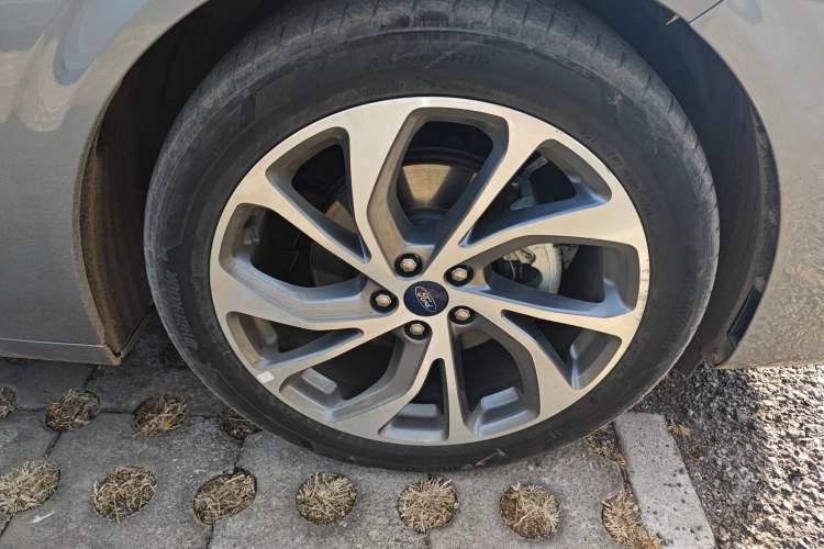 Used Ford Mondeo 2022 EcoBoost 245 Ultimate Model Right Front Wheel Hub