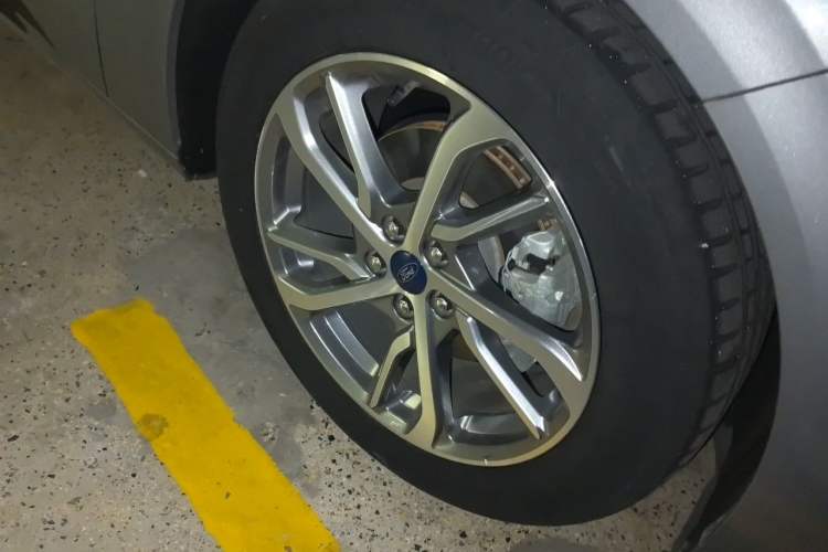 Used Ford Mondeo 2022 Restyled EcoBoost 245 Luxury Version Right Front Wheel Hub