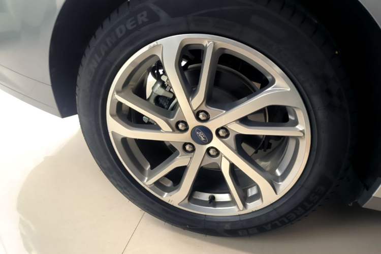 Used Ford Mondeo 2022 Restyled EcoBoost 245 Luxury Version Right Rear Wheel Hub