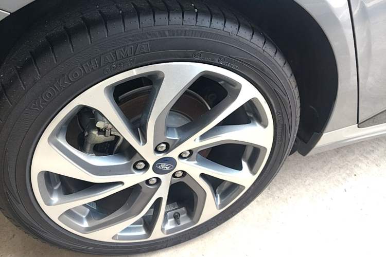 Used Ford Mondeo 2022 Facelifted EcoBoost 245 Ultimate Edition Right Rear Wheel Hub