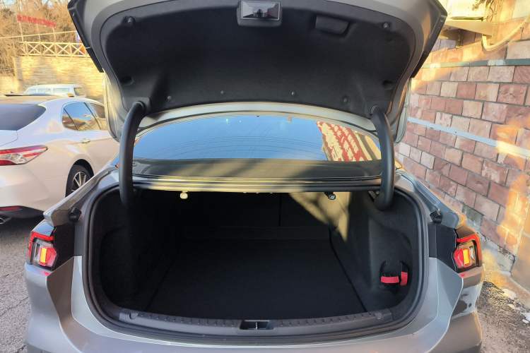 Used Ford Mondeo 2022 EcoBoost 245 Ultimate Model Trunk