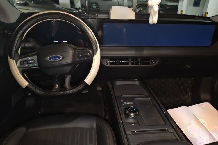 Used Ford Mondeo 2022 EcoBoost 245 Luxury Model Center Console