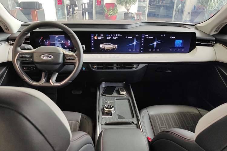 Used Ford Mondeo 2022 Restyled EcoBoost 245 Luxury Version Center Console