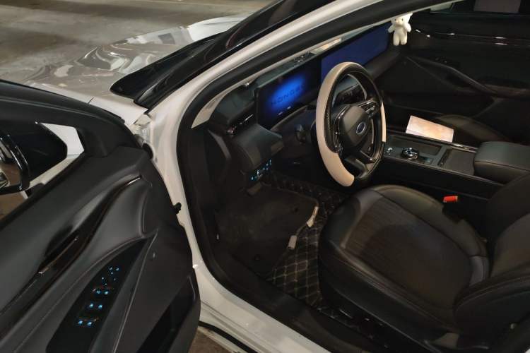 Used Ford Mondeo 2022 EcoBoost 245 Luxury Model Driver Seat