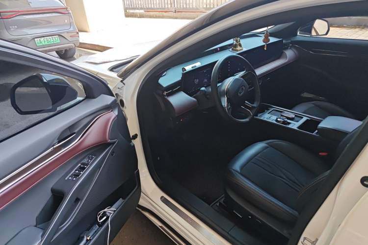 Used Ford Mondeo 2022 Facelifted EcoBoost 245 Ultimate Edition Driver Seat
