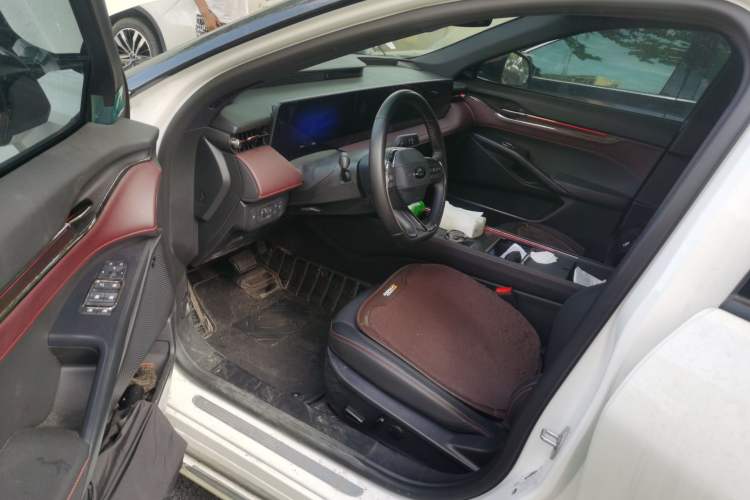 Used Ford Mondeo 2022 Facelifted EcoBoost 245 Ultimate Edition Driver Seat