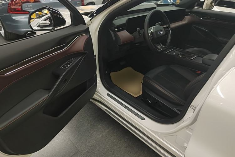 Used Ford Mondeo 2022 Facelifted EcoBoost 245 Ultimate Edition Driver Seat