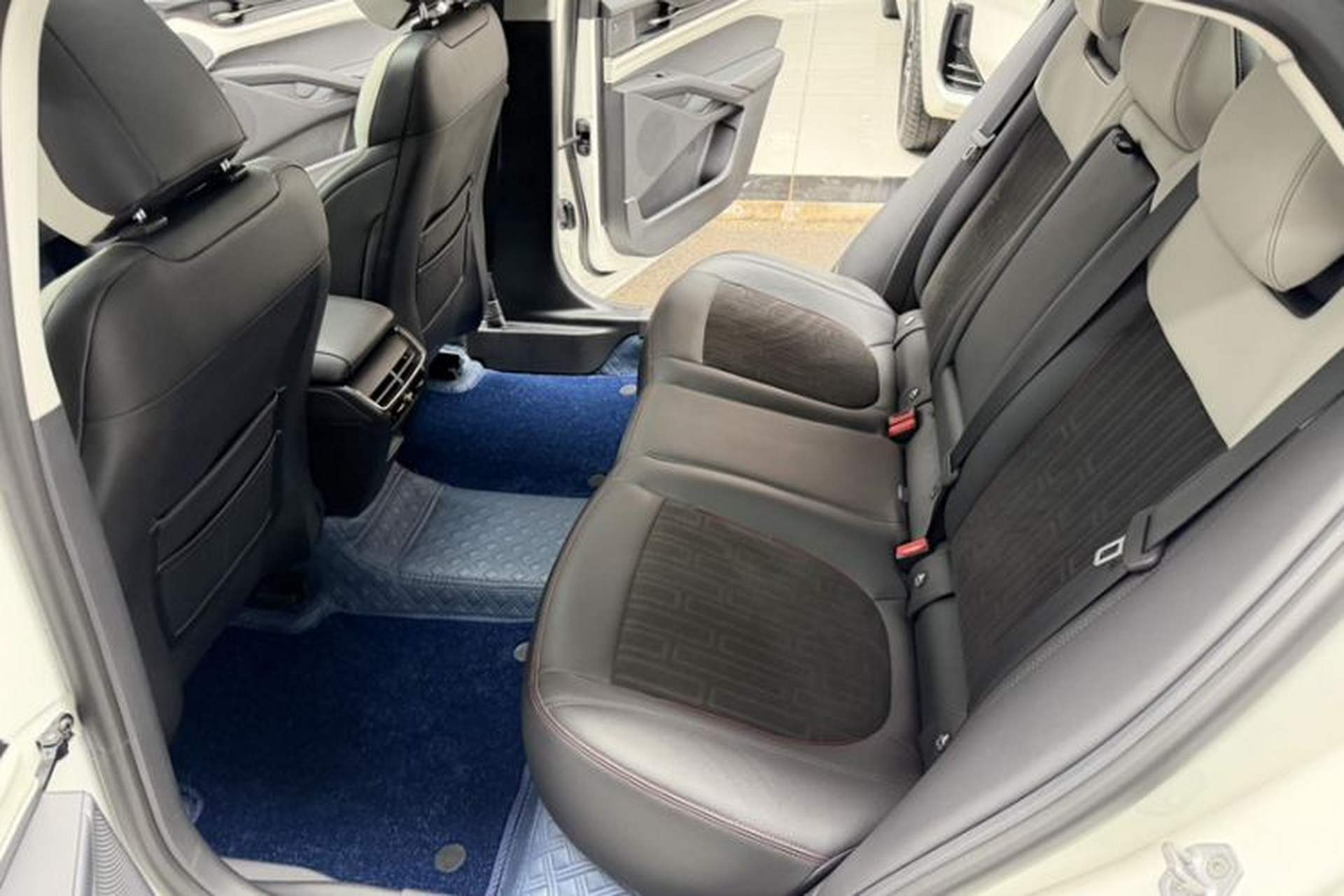 Used Ford Mondeo 2022 EcoBoost 245 Luxury Model Interior 3