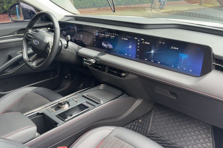 Used Ford Mondeo 2022 Restyled EcoBoost 245 Luxury Version Interior 4