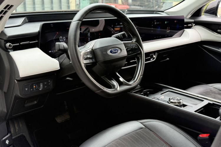 Used Ford Mondeo 2022 EcoBoost 245 Luxury Model Interior 4