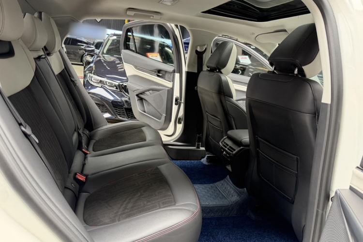 Used Ford Mondeo 2022 EcoBoost 245 Luxury Model Interior 4