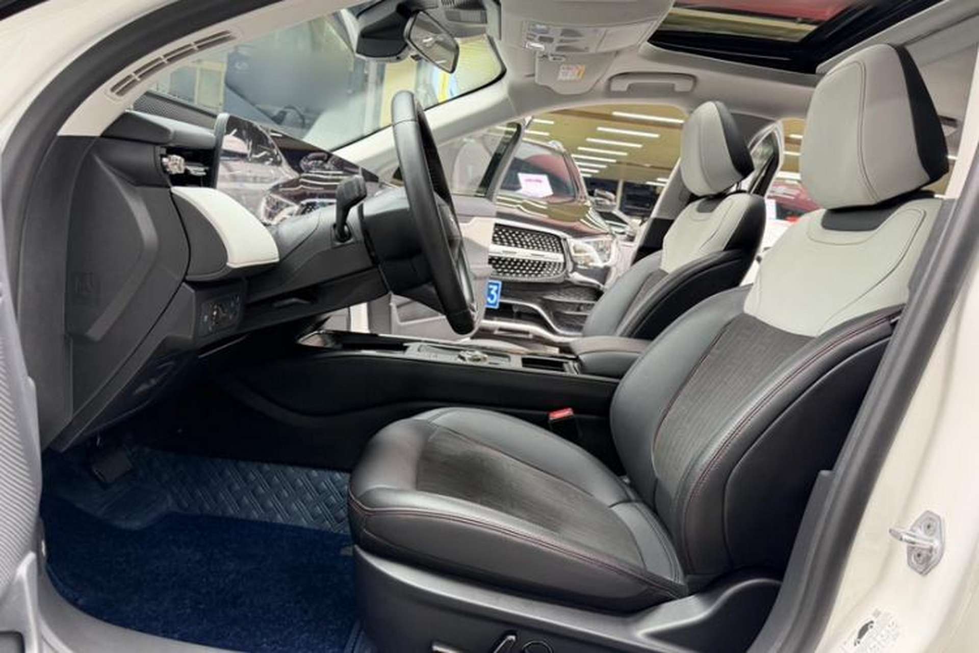 Used Ford Mondeo 2022 EcoBoost 245 Luxury Model Interior 8