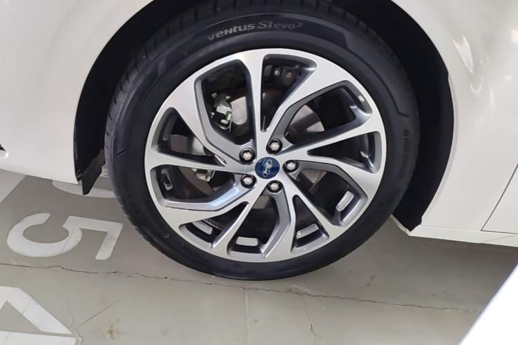 Used Ford Mondeo 2022 Facelifted EcoBoost 245 Ultimate Edition Left Front Wheel Hub