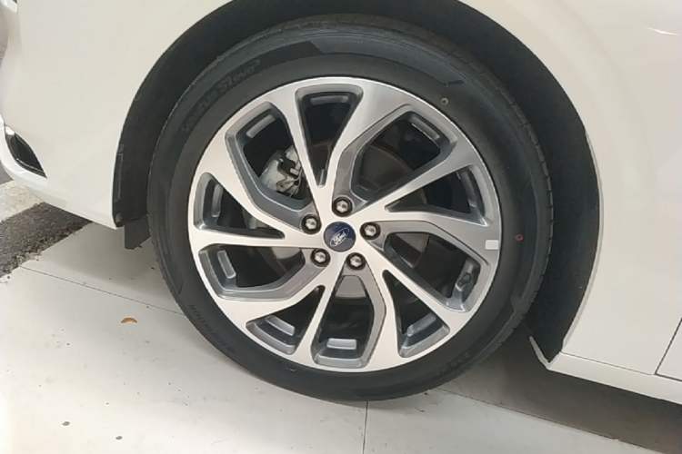 Used Ford Mondeo 2022 Facelifted EcoBoost 245 Ultimate Edition Left Front Wheel Hub