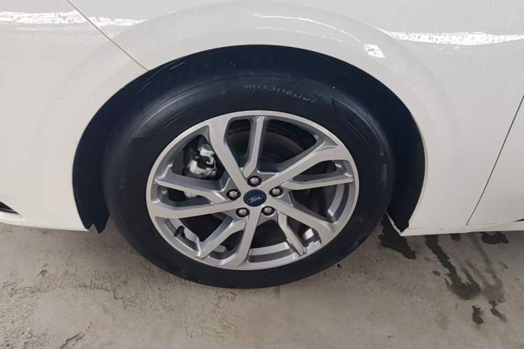 Used Ford Mondeo 2022 Restyled EcoBoost 245 Luxury Version Left Front Wheel Hub