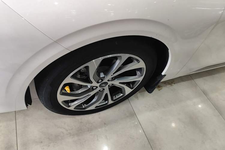 Used Ford Mondeo 2022 Facelifted EcoBoost 245 Ultimate Edition Left Front Wheel Hub