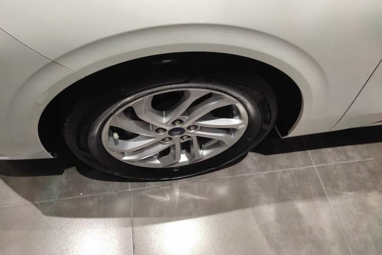 Used Ford Mondeo 2022 Facelifted EcoBoost 245 Fashion Edition Left Front Wheel Hub