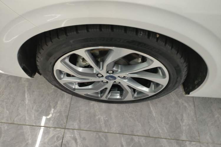 Used Ford Mondeo 2022 EcoBoost 245 Ultimate Model Left Front Wheel Hub