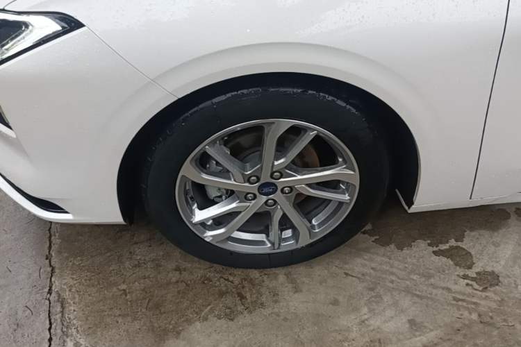 Used Ford Mondeo 2022 Restyled EcoBoost 245 Luxury Version Left Front Wheel Hub