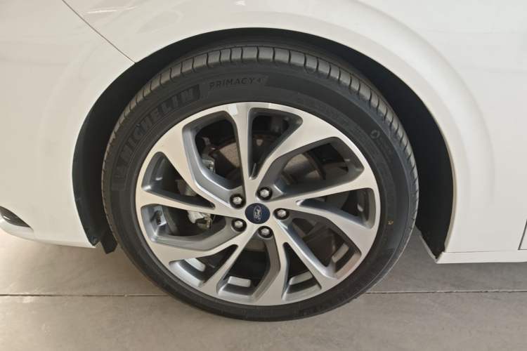 Used Ford Mondeo 2022 EcoBoost 245 Ultimate Model Left Front Wheel Hub