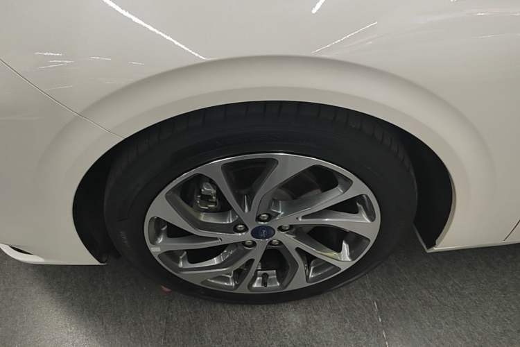 Used Ford Mondeo 2022 Facelifted EcoBoost 245 Ultimate Edition Left Front Wheel Hub