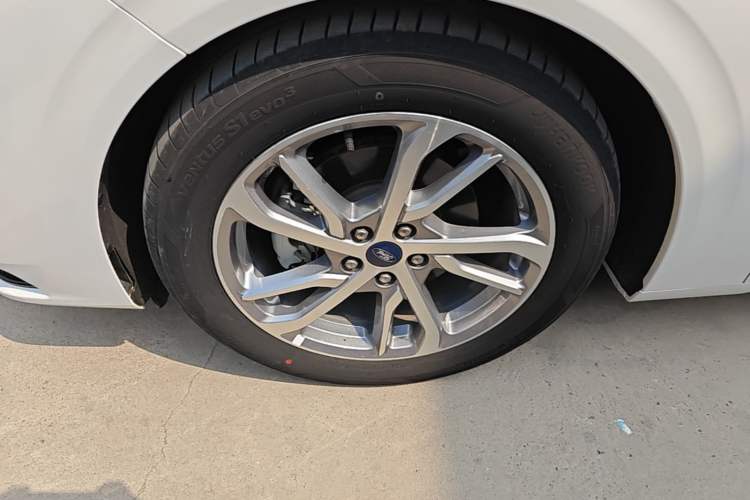 Used Ford Mondeo 2022 Restyled EcoBoost 245 Luxury Version Left Front Wheel Hub
