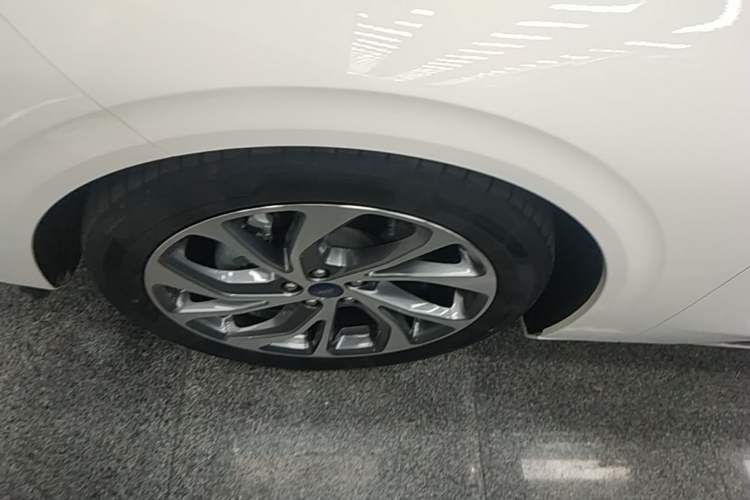 Used Ford Mondeo 2022 Facelifted EcoBoost 245 Ultimate Edition Left Front Wheel Hub