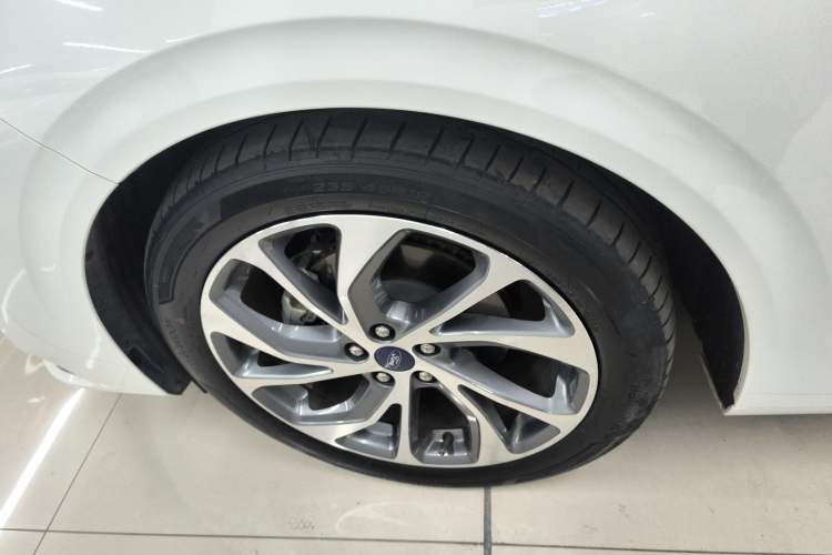 Used Ford Mondeo 2022 Facelifted EcoBoost 245 Ultimate Edition Left Front Wheel Hub