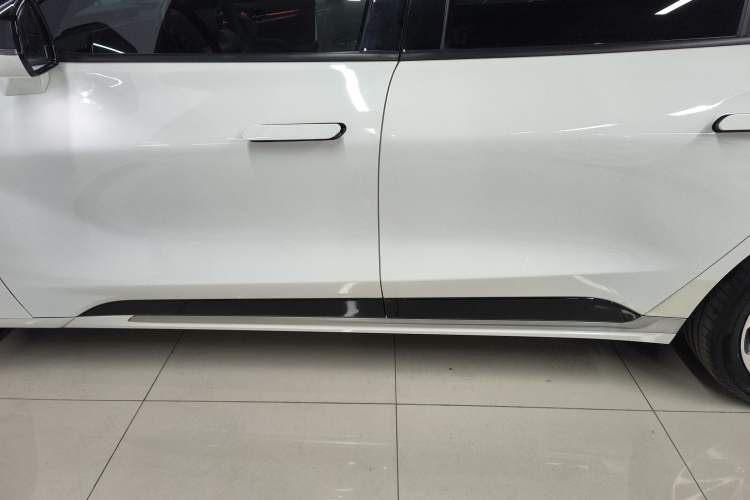 Used Ford Mondeo 2022 Facelifted EcoBoost 245 Ultimate Edition Left Side Sill