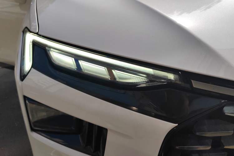 Used Ford Mondeo 2022 Restyled EcoBoost 245 Luxury Version Right Front Headlight