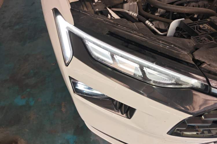 Used Ford Mondeo 2022 Restyled EcoBoost 245 Luxury Version Right Front Headlight